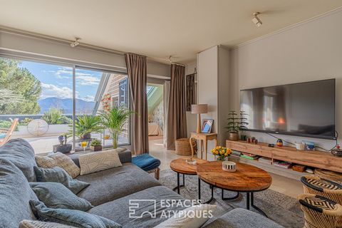 Located in front of the Belledonne chain in a sought-after luxury condominium with swimming pool and breathtaking view, this beautiful intimate apartment will seduce you with its volumes and luminosity. The entrance opens onto an elegant living room,...