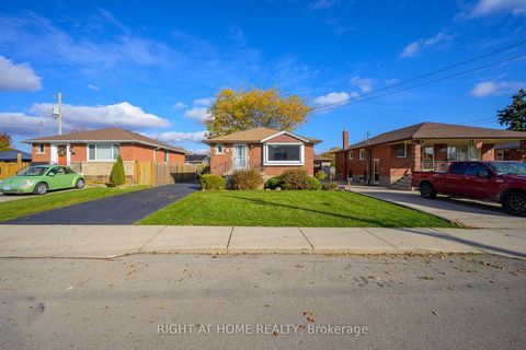 Exclusive Hampton Heights Neighbourhood Steps Away From Amenities. Newly Renovated 3+2 Bedroom Bungalow With Separate Entrance To Fully Finished Basement With Kitchen & Quartz Counters, new basement windows and pot lights. The Main Floor Includes Ope...