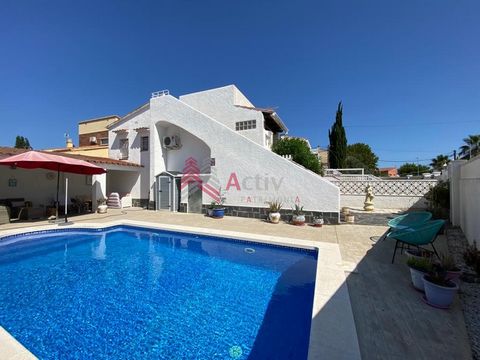 Dans la commune de Castello D Empuries, à quelques kilométres de la marina d'Empuries trouver un nouveau bien immobilier avec une villa disposant d'une piscine. Si vous souhaitez visiter cette villa, ACTIV PATRIMONIA se fera un plaisir de vous aider....