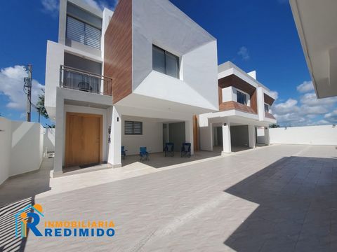 Closed project of houses in Prado Oriental with lobby, gym and gardens.   CHARACTERISTICS: - 3 bedrooms - 3.5 bathrooms - Walk in closet -Receiver - Famlily room - Front garden -Living room - Separate dining room - Studio room/maid's room -Terrace -G...