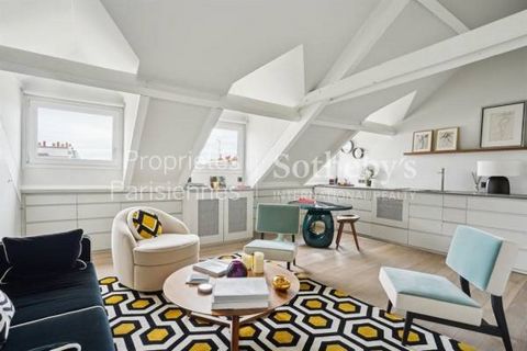 In the immediate vicinity of the Luxembourg Gardens, in a superb freestone building, on the 5th and last floor with elevator, a charming apartment with a surface area of 48. 51m2 of living space and 36 m2 of Carrez law. Its access is through an entra...