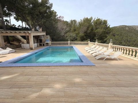 Discover the potential of this jewel in Costa den Blanes: double plot with existing house with a renovation project. An exclusive residence of 680 m2 is planned on a double plot of 1940 m2. With the approved renovation project, this south facing para...