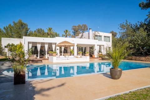 Experience the epitome of modern comfort in this stunning villa! With 5 spacious bedrooms, each featuring its own en-suite bathroom, you’ll enjoy the perfect blend of luxury and privacy. Indulge in contemporary living with all the modern conveniences...