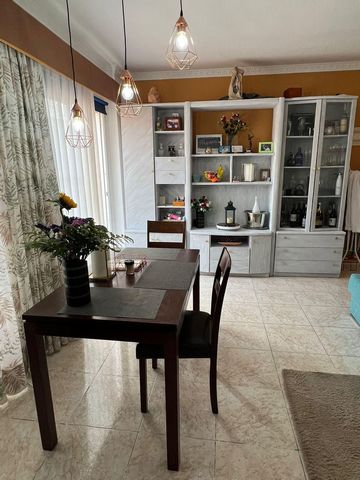SE VENDE APARTAMENTO EN GUARGACHO. Este encantador apartamento en Guargacho ofrece una excelente combinación de comodidad y funcionalidad. Con 3 dormitorios y un baño, es perfecto para familias o aquellos que desean un espacio adicional para huéspede...