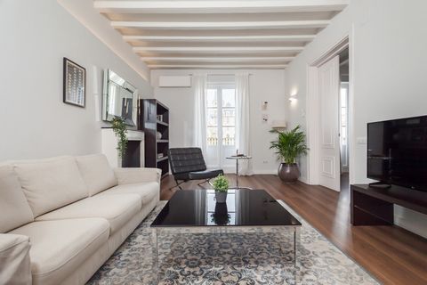 This apartment Marina is situated on the 3rd floor of the building in Passeig Isabel II. The combination of antique and modern details as well as furnitures, creates a charming and unique atmosphere in the apartment. It has 3 spacious bedrooms (6 ind...