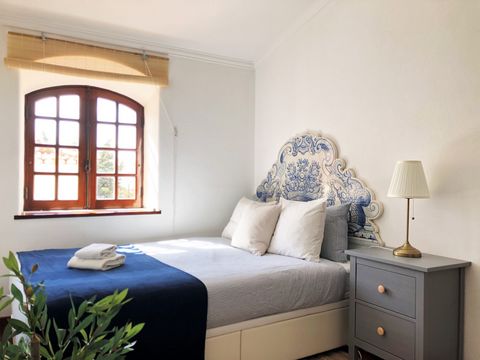 Experience the charm of Sesimbra Townhouse, where nature and dreams converge. Situated in the heart of the quaint fishing village of Sesimbra, our roomy and inviting abode promises to turn your stay into an unforgettable memory. Mere 250 meters from ...
