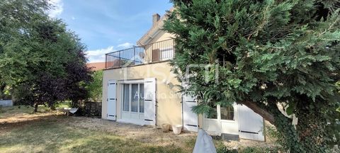 Idéalement située dans le bourg de Perrigny-Les-Dijon, sur un terrain de 983m2, proche de toutes commodités, venez découvrir cette maison de 112 habitables sur sous-sol. Au rez-de-chaussée, la maison s'ouvre sur une vaste entrée, vous découvrirez un ...