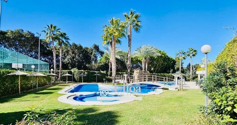 APARTMENT IN GOLF AREA NEXT TO SAN JUAN BEACHSpacious and bright 167m2 apartment located in the privileged area of Alicante Golf, in San Juan Playa. It belongs to one of the most exclusive developments in the area, offering views of the Alicante Golf...