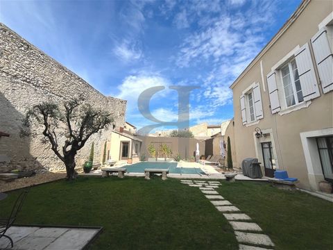 Sole Agency. Splendid mansion for sale in the heart of the lovely village of Le Thor with its shops. This authentic building of around 300m² has been carefully and comfortably renovated. It comprises spacious, bright rooms, including 2 living rooms, ...