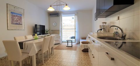 Prokonzul 2BR apartment in the old town - Spacious apartment with two bedrooms with king-size beds, living room with sofa for one person, fully equipped kitchen and bathroom. The apartment is located in a historic building and has everything a modern...