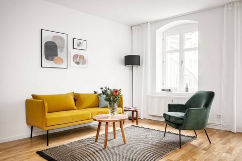 Free bi-weekly apartment cleaning included! Between the Soho House and the Rosa-Luxenburg-Platz you'll find this colorful, charming and fully equiped studio. Located in the quiet backyard of an early 20th century building but still on the vibrant Tor...