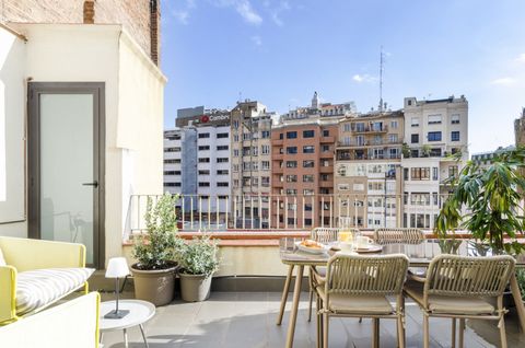 Modern apartment for up to 3 people. It is equipped with a double room with king size bed, a single room and a study room. Perfect for families or business travelers. It has a privileged location in the best area of the city of Barcelona, very close ...