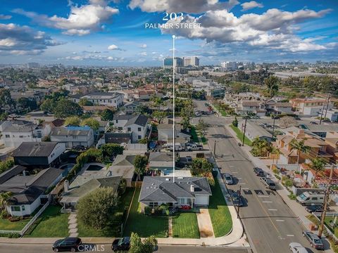 Calling all design enthusiasts and coastal dreamers! This exceptional R2 OVERSIZED CORNER lot nestled on a premier street in Eastside Costa Mesa Heights presents a singular opportunity to craft your ideal residence or investment opportunity, currentl...
