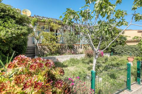 Pretty single-storey house less than 10 minutes walk from the beach of Saint-Clair including a living room with a south-facing terrace of 18 m2, a separate kitchen, two bedrooms, a shower room and a toilet, An annex of 14 m2 converted into a bedroom ...