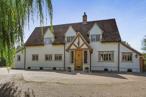 Farmhouse Viewing is highly recommended for this high specification Farmhouse. Located deep in the beautiful Essex countryside, but within short driving distance of the bustling market towns of Sudbury and Halstead, this attractive, early 16thC farmh...