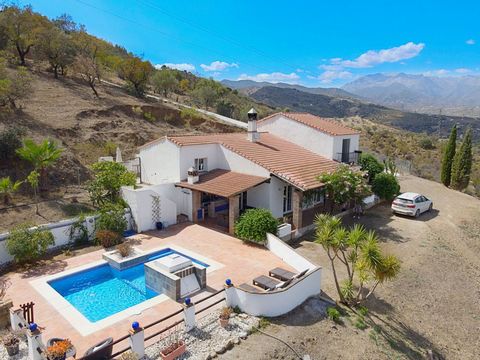 A charming Finca of 13.243 m2 with 307 m2 built, 187 m2 useful, 3 bedrooms, 2 bathrooms, with stunning views located in Guaro, close to the main road to Alozaina. The plot has various almond, olive and fig trees, it's fenced, except for 2.000m2,...