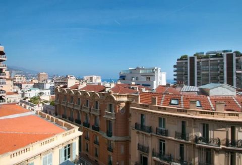 In the heart of Monte-Carlo, in the Buckingham Palace building with concierge service and ideal location near the Casino and numerous restaurants and boutiques, beautiful 2 bedroom apartment. With a living area of approx. 100m2, it comprises a spacio...