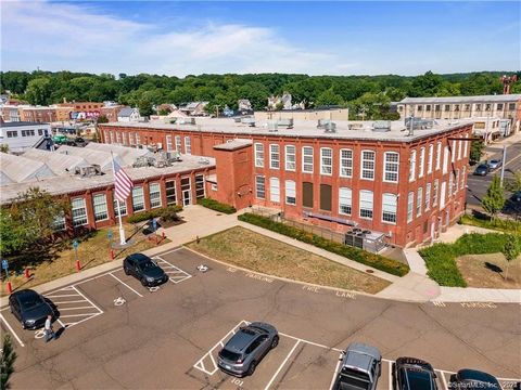Rare commercial opportunity on Boston Post Road in West Haven just across the New Haven line. Professional office building with warehouse and assembly space. Total of 91,660 square feet on 6.31 acres. Current tenants include the Veteran's Administrat...