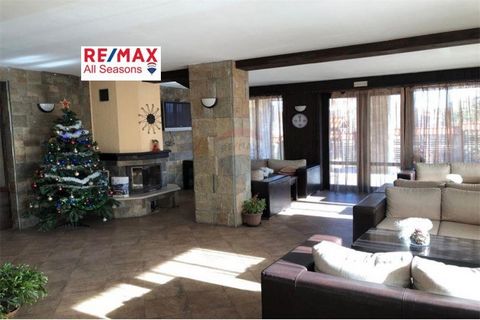 We offer for sale one-bedroom apartment in a well-maintained complex SINANITZA, Bansko, 57000 m2. The complex is located 15 minutes from the ski lift, near the Glazne River and the city center, in a quiet area. There is a pleasant lobby with a firepl...