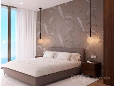 Este belo apartamento novo, localizado nos Barreiros, Funchal, oferece um estilo de vida luxuoso e conveniente. Com uma tipologia T2, proporciona um excelente espaço e uma ótima distribuição. Ao entrar neste apartamento novo, irá ser imediatamente sa...