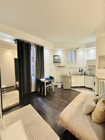 Welcome to my charming apartment in the heart Montmartre and just a stone's throw away from the Sacré-Cœur, this 19 sqm studio offers everything you need: an equipped kitchen, dishwasher, washing machine with dryer, coffee machine, bed sheets, and to...