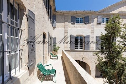The agency Marie MIRAMANT, specialized in character and luxury real estate offers close to Avignon, Arles and Nîmes, ideally located, an exceptional 17th manor house of about 1,200 m², having been the subject of a renovation of rare quality, combinin...