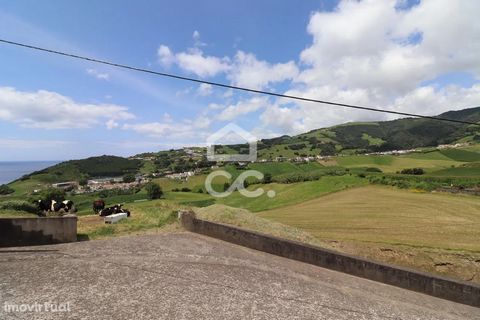 Rustikales Grundstück mit 1.218,00 m2 50 Meter voraus 5 Minuten vom Dorfzentrum von Povoação Meer- und Bergblick Das Dorf ist ein portugiesisches Dorf auf der Insel São Miguel, Autonome Region der Azoren, mit etwa 2 100 Einwohnern. Es ist der Sitz de...