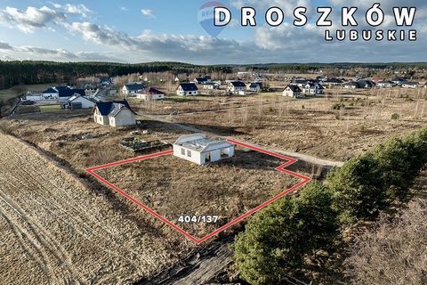 ❗ THE AGENCY'S REMUNERATION IS COVERED BY THE OWNER OF THE PROPERTY ❗ For sale plot no. 404/137 located in Droszków on the Słoneczne estate at Księżycowa Street. The property is developed with a house in an open shell state, implemented according to ...