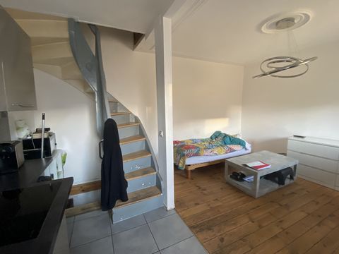 Onlangs gerenoveerde woning, ideaal voor een gezin, op een steenworp afstand van vervoer en scholen Kom en ontdek dit volledig gerenoveerde huis dat moderniteit en comfort combineert. Gelegen in een rustige en populaire omgeving, profiteert het van e...