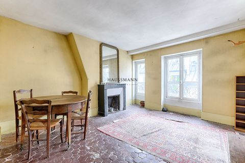 Rue des Saint Pères / Rue du Dragon, Ideaal gelegen in het hart van Saint Germain des Prés, op de vijfde verdieping, van een laat negentiende-eeuws gebouw, een driekamerappartement van 52 m2, bestaande uit: een entree, een dubbele woonkamer met open ...