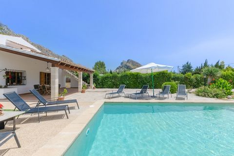 Der wunderbare Swimmingpool dieser Villa, der vollständig von Gras umgeben ist, und die atemberaubende Aussicht auf die Berge machen dieses Anwesen zu einem herrlichen Rückzugsort, perfekt für einen angenehmen Aufenthalt auf der Insel. Der Chlorpool ...