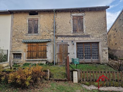 In einem ruhigen und grünen Dorf an der Grenze zwischen den Vogesen und der Haute-Saône, in der Haute-Marne. Ich präsentiere Ihnen dieses Haus Wohnfläche: 118 m2 Zustand: Seit 8 Jahren geschlossen, erfordert eine große Reinigung. Zusammensetzung: Erd...