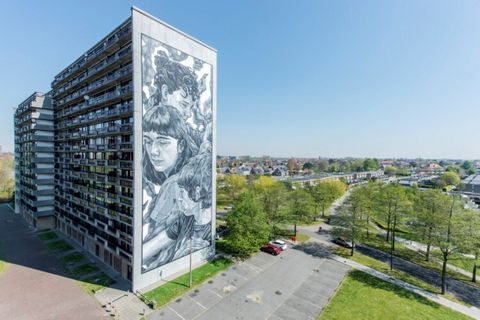 Dit nieuw gebouwde appartement met 2 slaapkamers bevindt zich op de 2e verdieping van de prestigieuze Residentie Ensor Toren II, gelegen in de wijk Oosteroever. Het beschikt over een ruim terras met loungemeubilair, perfect om buiten te ontspannen. B...