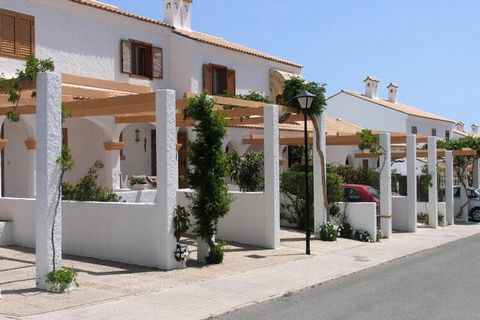 Vanwege de complexiteit van de APCOSTAS Gran Vista-appartementen zijn de binnen- en buitenfoto's voorbeelden. Ze vertegenwoordigen niet de verscheidenheid aan appartementen die we hebben. LIGGING: 1,5 km van het strand, tussen Alicante (15 km) en het...