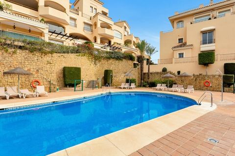 Ten wspaniały apartament położony w Elviria w Marbelli jest idealnym wyborem dla osób poszukujących przestronnego, stylowego i komfortowego zakwaterowania ze spektakularnym widokiem na morze. Mieszkanie o powierzchni 189 m² posiada 3 sypialnie i może...