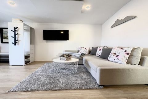 Das Apartment in Doksy verfügt über 1 Schlafzimmer und bietet Platz für 4 Personen (max. 2 Erwachsene). Die 32 m² große Unterkunft ist geschmackvoll und modern eingerichtet. Die Liegenschaft befindet sich 0 m Kiesstrand, 0 m Stadt „Doksy“, 750 m Bahn...