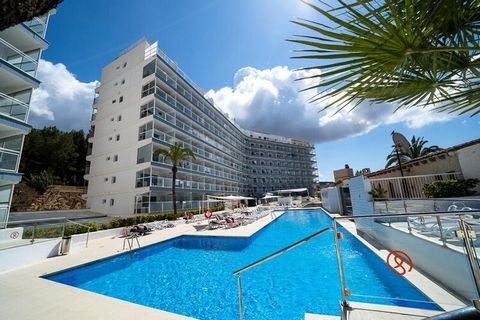 This charming residence, nestled in Santa Ponsa just 250 meters from the beach, offers air-conditioned apartments ideal for 4 to 6 people. The apartments are designed for comfort, with some offering beautiful sea views. Each unit includes a living ar...