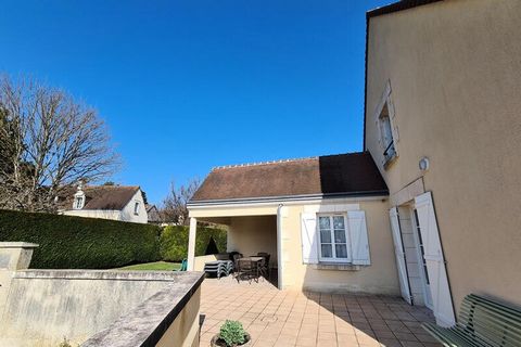 FROM CHATEAUROUX>D956 (BLOIS/VALENCAY)>AFTER VALENCAY, TAKE D37>FAVEROLLES. CROSS FAVEROLLES THEN CROSS THE COAST AND TAKE A RIGHT BEFORE THE HOUSE WITH WHITE SHUTTERS. CROSS THE HAMLET AND THE GITE IS THE HOUSE ON THE RIGHT NEXT TO THE TENNIS COURT....