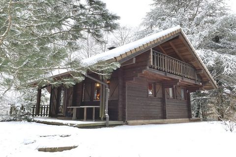 Dieses 71 m² große Holzchalet am Flussufer inmitten der Natur auf 2 Ebenen ist für 8 Personen ausgelegt. Es verfügt über alle Annehmlichkeiten, um Ihnen einen unvergesslichen Aufenthalt zu garantieren. Das Wohnzimmer mit Kamin lädt zum Entspannen ein...