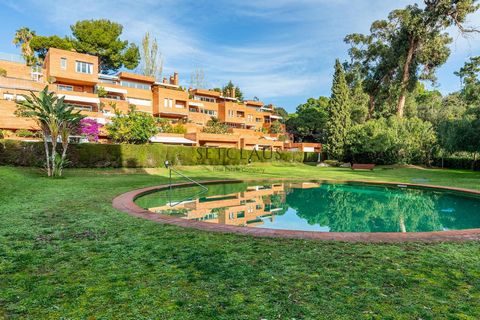 Wir präsentieren diese Wohnung in Sant Vicenç de Montalt, in einer privaten Wohnanlage, die Ihnen eine einzigartige Gelegenheit bietet, das Zuhause Ihrer Träume zu schaffen. Mit einer Fläche von 116 m² zeichnet sich dieses Haus durch seine Vielseitig...