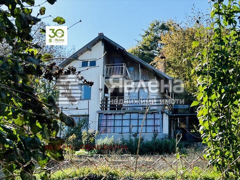 Een kleinschalig net huis te midden van veel groen, ruimte en stilte! Prachtig uitzicht op zee! Monolithische villa in het gebied van S.O. Mogilite, Kamarata gebied, Osenovo dorp! Een pittoresk plekje waar je je thuis van kunt maken! Permanente bewon...