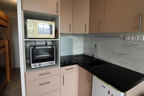 Das Anwesen bietet neben seiner gemütlichen Aufteilung ein 21 m² großes Studio-Apartment für bis zu 4 Personen. Dieses Studio liegt im ersten Stock einer Residenz mit Aufzug und verfügt über ein Wohnzimmer mit einem Schlafsofa (Doppelbett) und einen ...