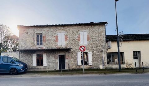 Cette maison pleine de charme offre une occasion unique de laisser parler votre créativité. Idéale pour les passionnés de rénovation ou les investisseurs, elle dispose d’un fort potentiel pour devenir un lieu de vie unique. Avec une surface habitable...