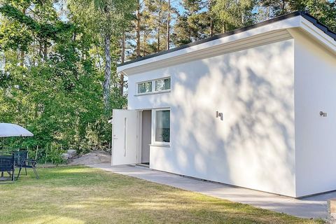 In this brand new well-carved guest house on the owner's plot, you are welcomed to the bright and fresh little accommodation with the proximity to fantastic nature, sea bathing and Sölvesborg's small-town idyll. From the parking lot in front of the r...