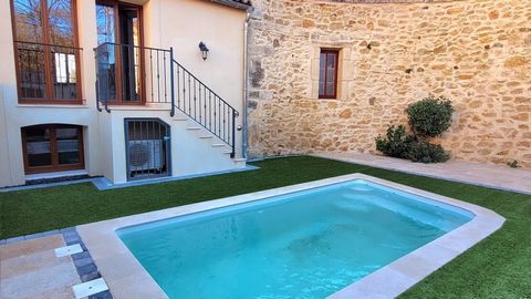 Village with all shops and restaurants, grocery shop, bakery, 20 minutes from Beziers, 25 minutes from the beaches and 10 minutes from the river Orb. This magnificent renovated barn, completely renovated using the highest quality materials and finish...