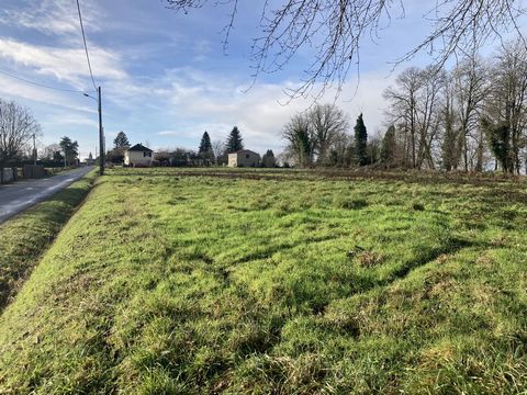 This sizeable building plot with approved CU has far reaching views of the countryside and is within walking distance of a picture perfect village with cafe and local market. The land is also already connected to mains water and electricity and just ...