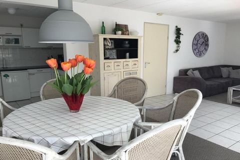 Dit rustige vakantiehuis is perfect gelegen op loopafstand van het prachtige zandstrand van Sint Maartenszee. Deze goed onderhouden bungalow ligt in het charmante Bohemien Resort park en is comfortabel ingericht en ideaal voor maximaal zes gasten. De...