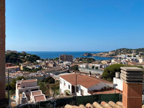 Amplio terreno de 1114 m2 con unas impresionantes vistas al mar. Se permite edificar un chalet independiente de máximo 800 m2 con una altura mínima de 2,50 metros para la planta baja y el primer piso y de 2,20 metros para el sótano. La ocupación máxi...