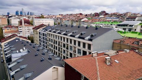 Besitzen Sie eine moderne 1+1-Zimmer-Wohnung im Herzen von Istanbuls Stadtzentrum, Taksim. Mit einer Bruttofläche von 75,86 m² eignet sich diese Immobilie perfekt für den Wohnsitz und qualifiziert sich für die türkische Staatsbürgerschaft und bietet ...