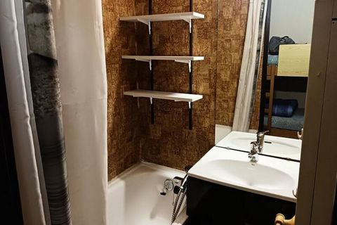 Dit studio-appartement van 17 m² biedt plaats aan maximaal 3 personen en beschikt over een slaapbank voor 2 personen en een berghoek met stapelbedden (niet geschikt voor kinderen onder de 6 jaar). Het is een rookvrije accommodatie en huisdieren zijn ...